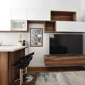 Luxury By Hi5 - Broadway Apartman Budapest